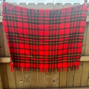 Cozy Red Plaid Blanket‎